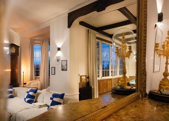 Private Oasis: Luxe 20-guest Estate, Jacuzzi, 8 Ha Villa