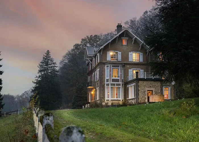 Private Oasis: Luxe 20-guest Estate, Jacuzzi, 8 Ha *