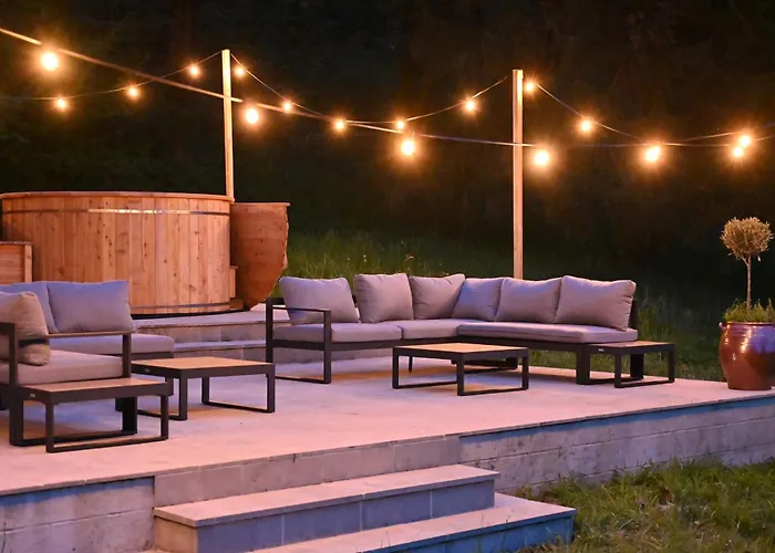 Private Oasis: Luxe 20-guest Estate, Jacuzzi, 8 Ha