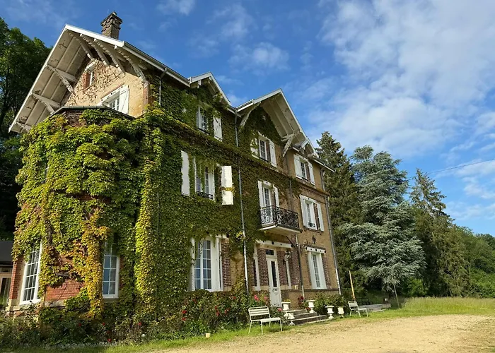 Private Oasis: Luxe 20-guest Estate, Jacuzzi, 8 Ha * Bazeilles